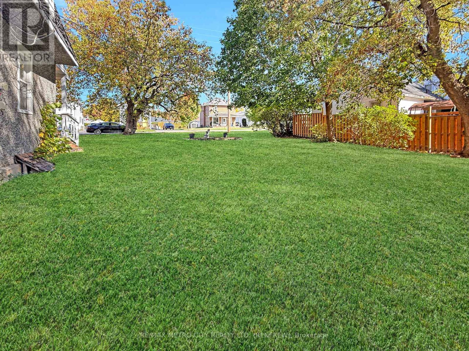330 Mclean Street, Renfrew, Ontario  K7V 1B3 - Photo 26 - X12462096