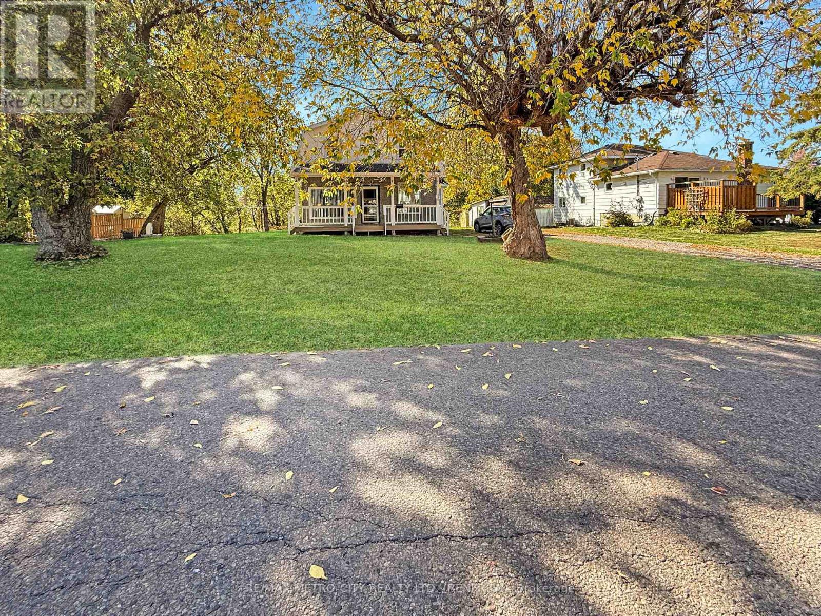330 Mclean Street, Renfrew, Ontario  K7V 1B3 - Photo 25 - X12462096