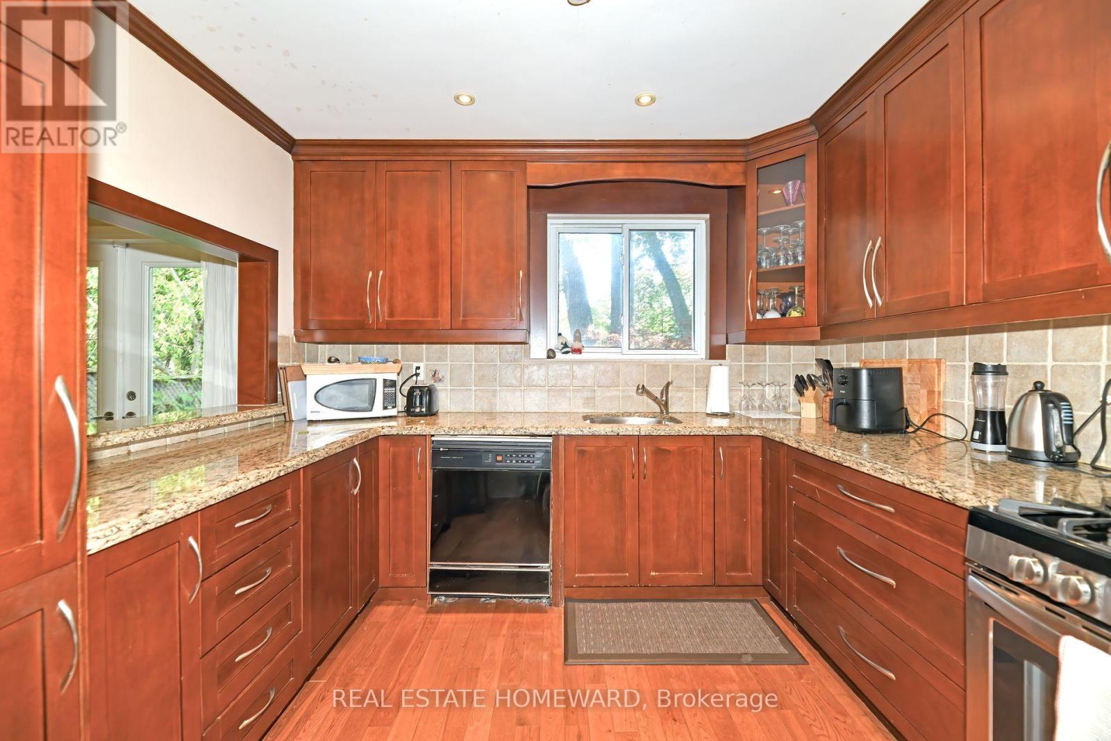 9 Red Deer Avenue, Toronto, Ontario  M1N 2Y6 - Photo 5 - E12463116