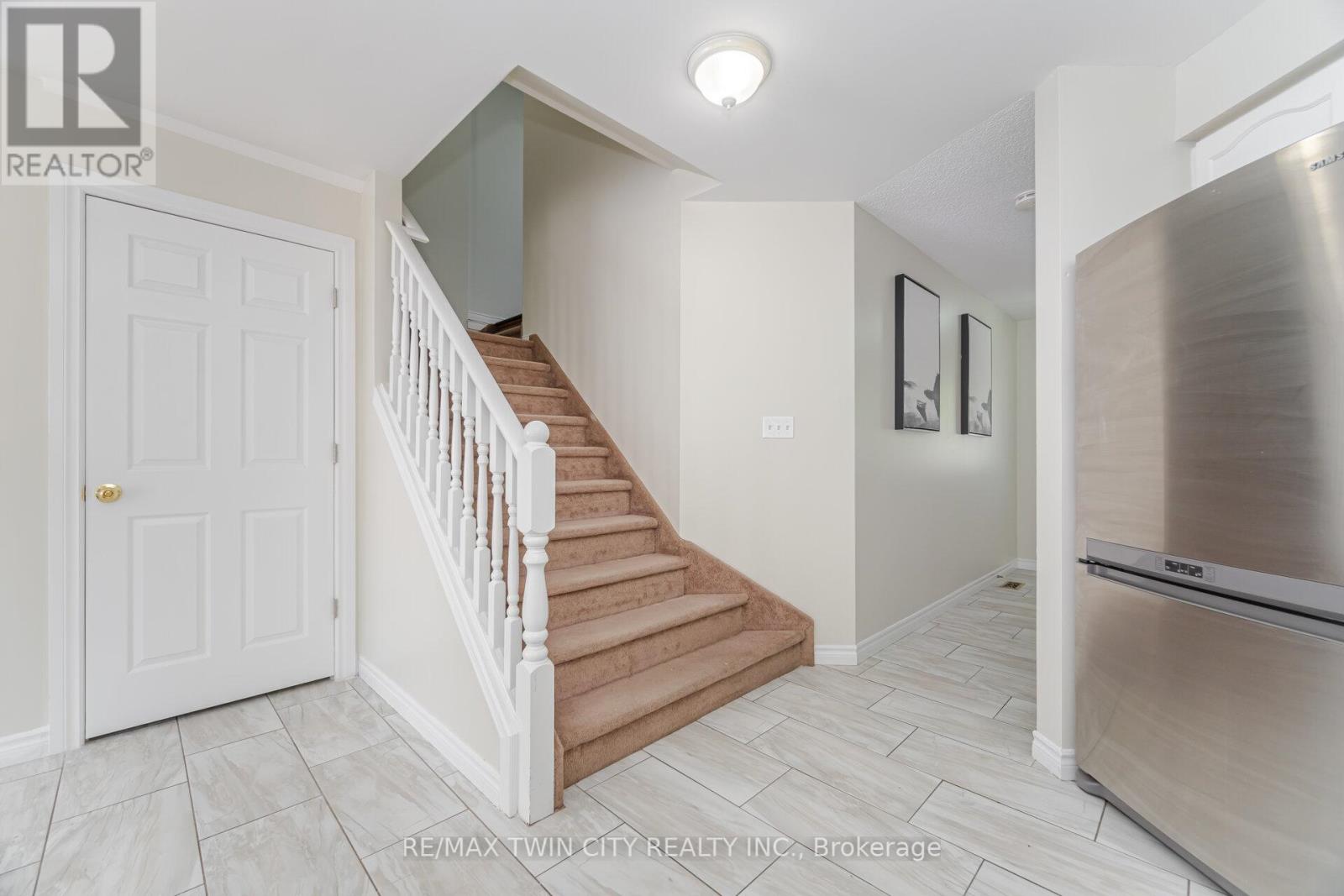 525 Chablis Drive, Waterloo, Ontario  N2T 2Y1 - Photo 15 - X12463763