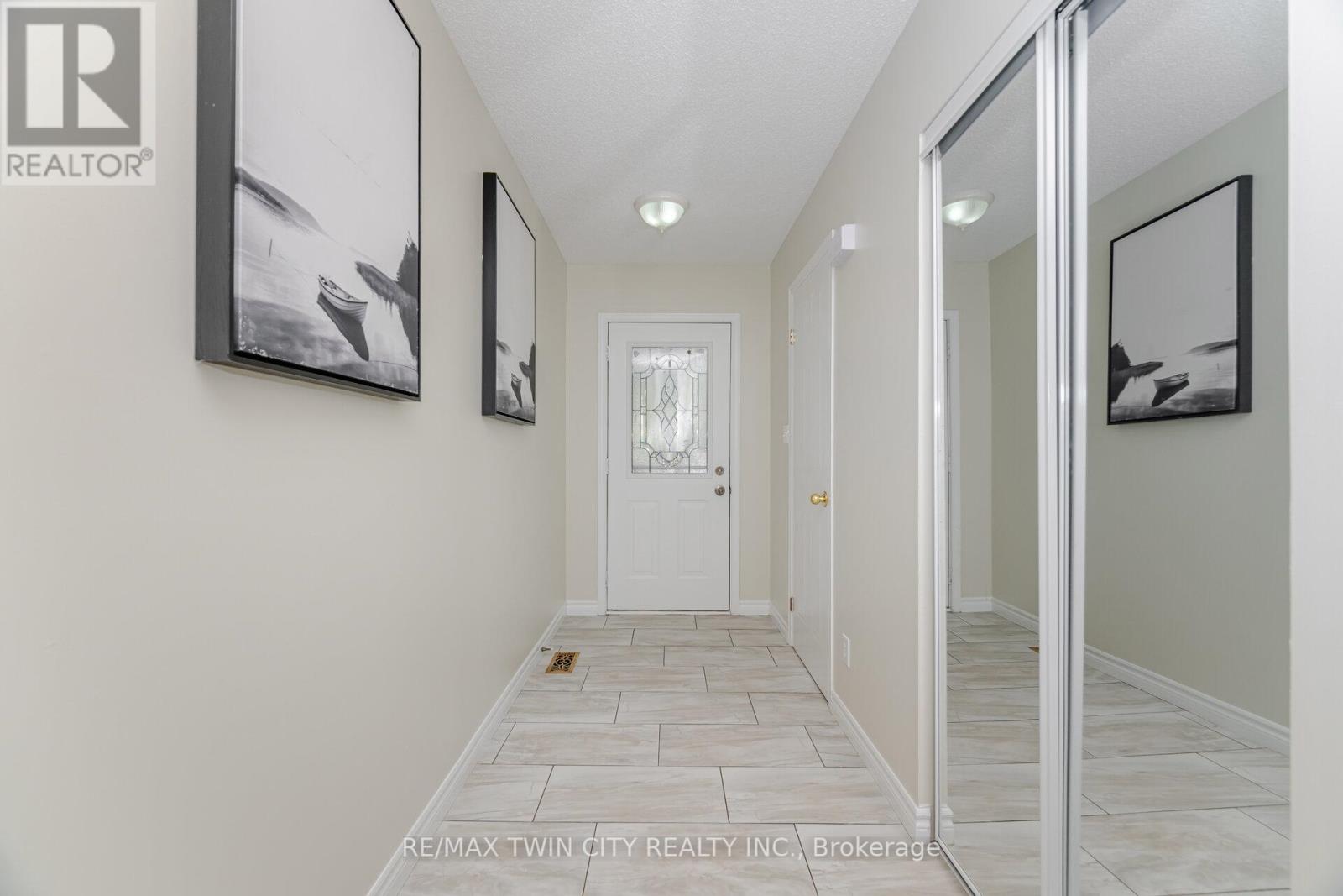 525 Chablis Drive, Waterloo, Ontario  N2T 2Y1 - Photo 3 - X12463763