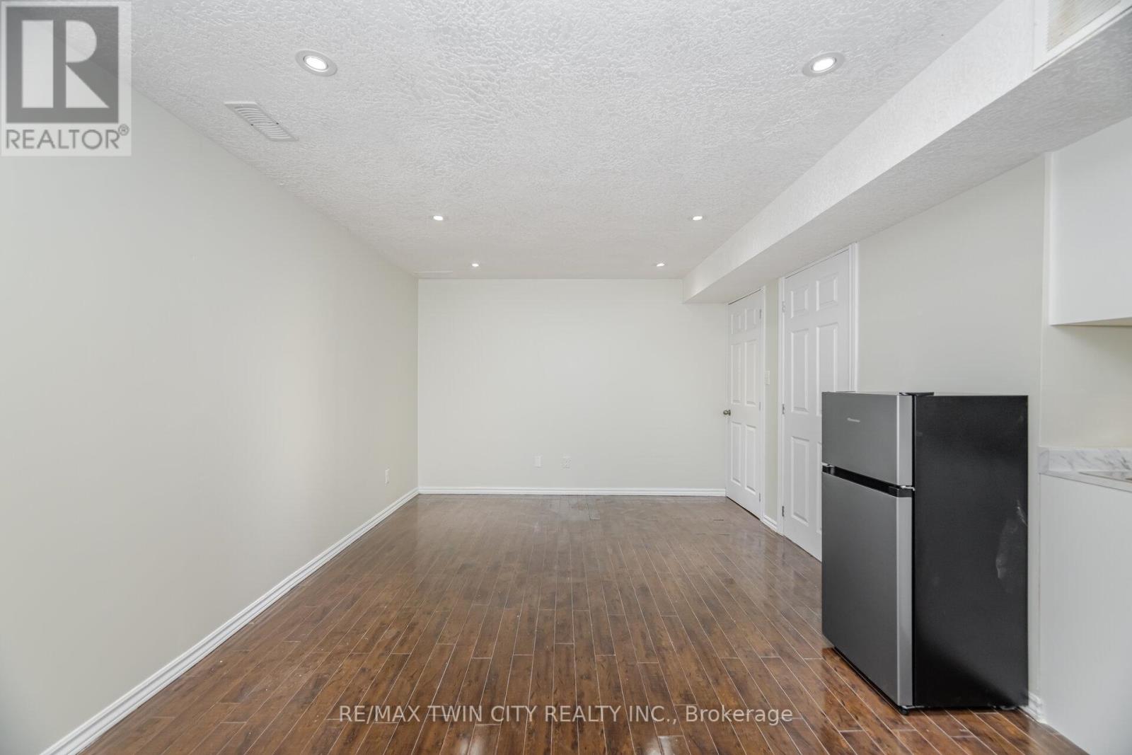 525 Chablis Drive, Waterloo, Ontario  N2T 2Y1 - Photo 30 - X12463763