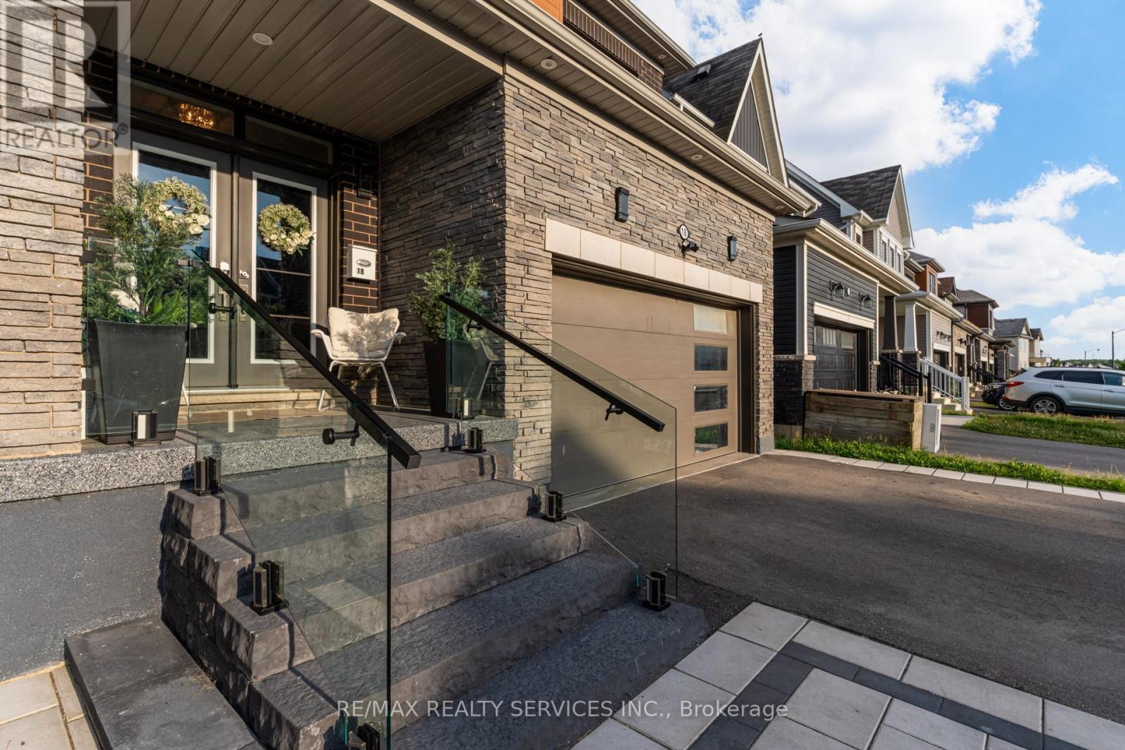 18 Lise Lane, Haldimand, Ontario  N3W 0C8 - Photo 4 - X12463837