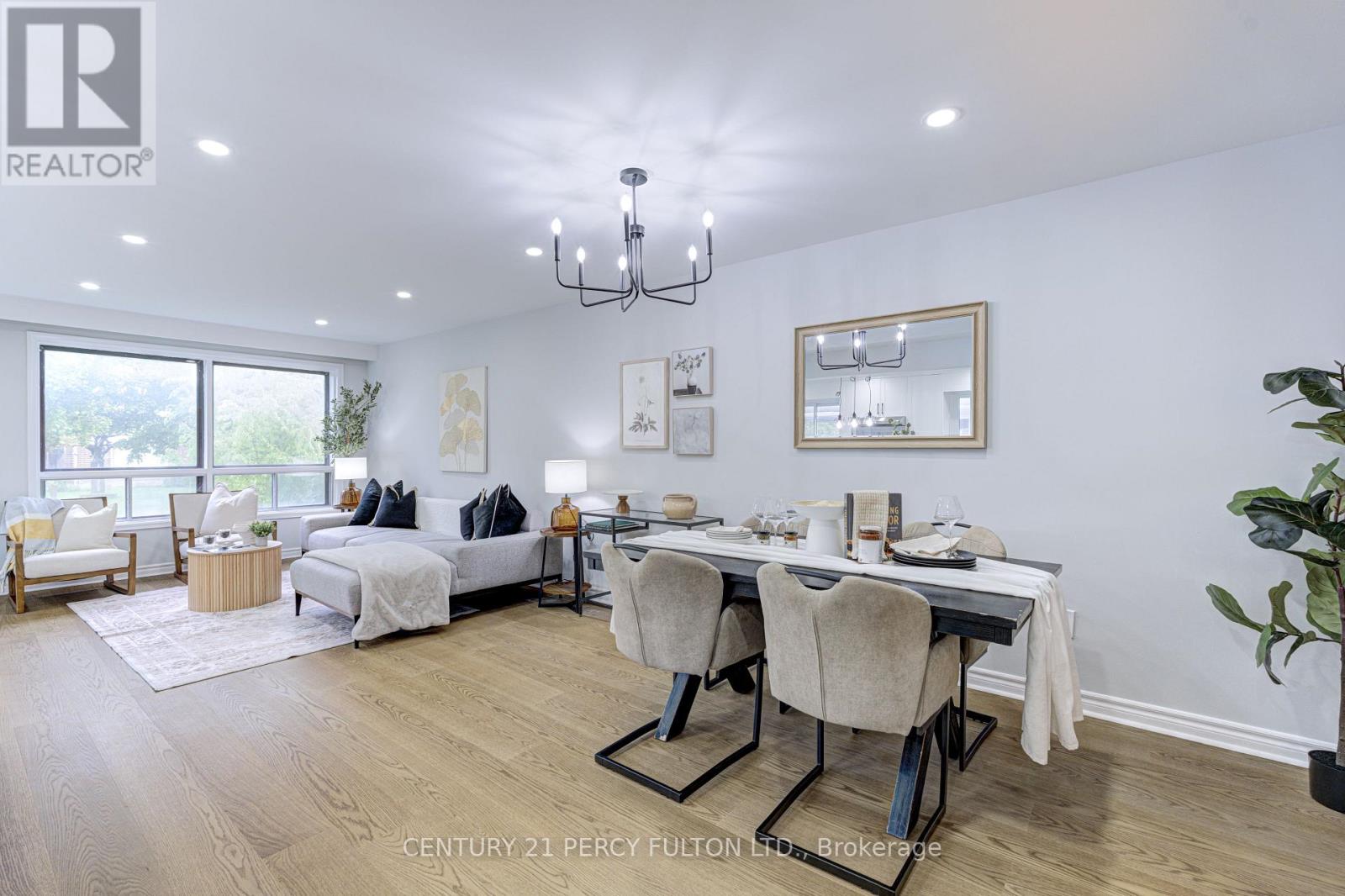 7146 Harwick Drive, Mississauga, Ontario  L4T 3A4 - Photo 6 - W12462348
