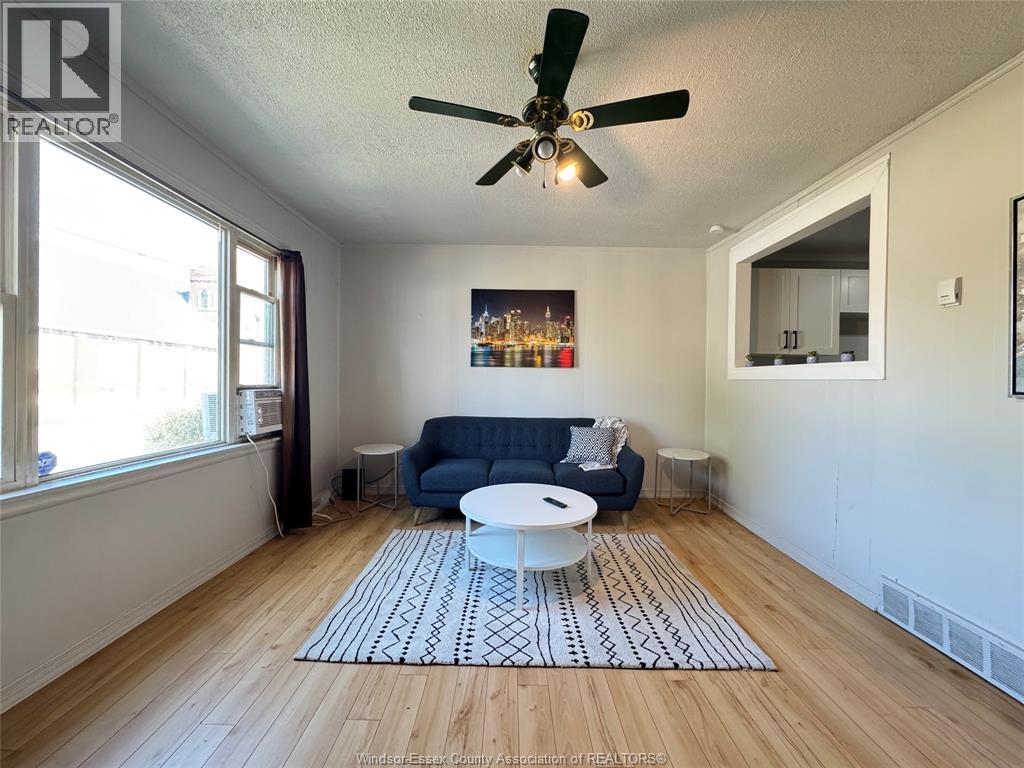 255 Elliott, Windsor, Ontario  N9A 3R7 - Photo 3 - 25026216