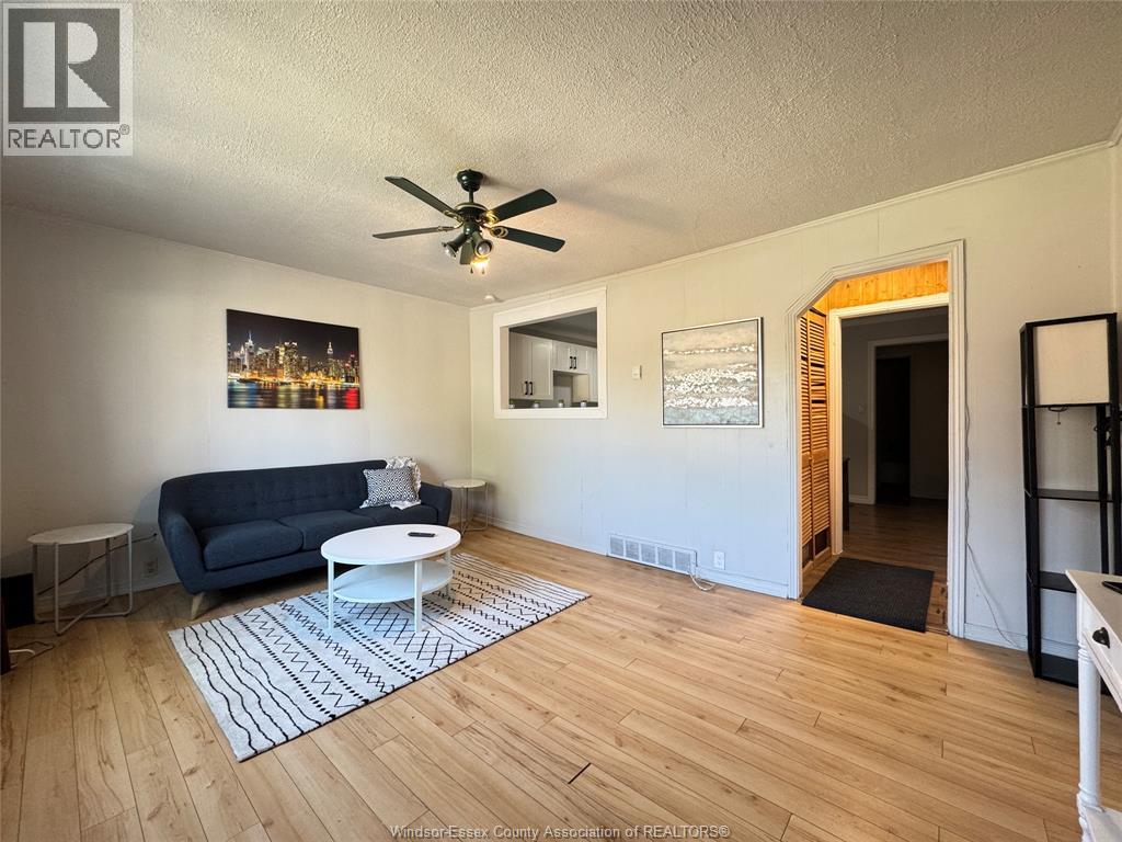 255 Elliott, Windsor, Ontario  N9A 3R7 - Photo 2 - 25026216