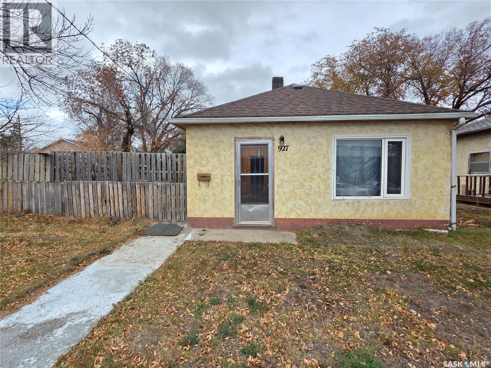 927 North Railway STREET E, swift current, Saskatchewan