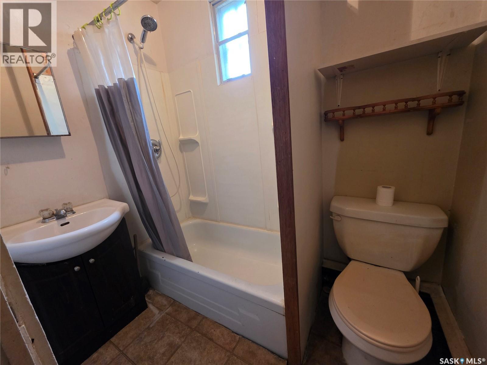 927 North Railway Street E, Swift Current, Saskatchewan  S9H 1E4 - Photo 10 - SK020804