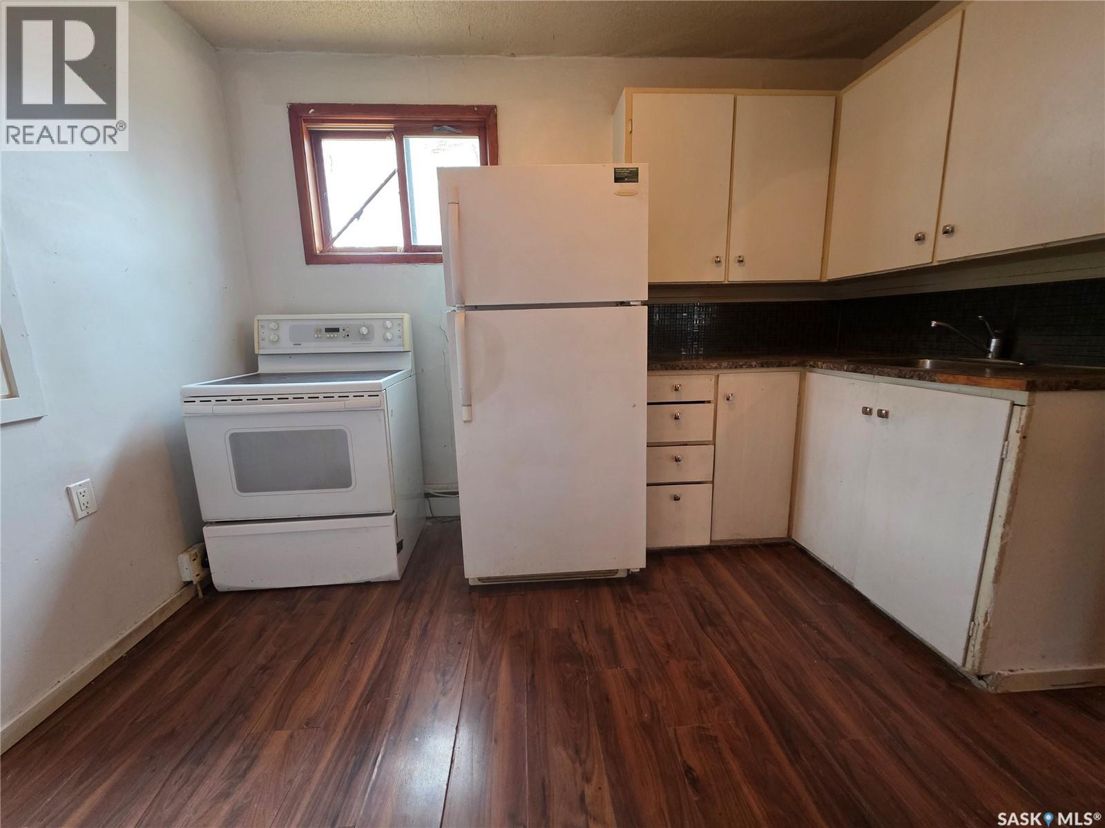 927 North Railway Street E, Swift Current, Saskatchewan  S9H 1E4 - Photo 4 - SK020804