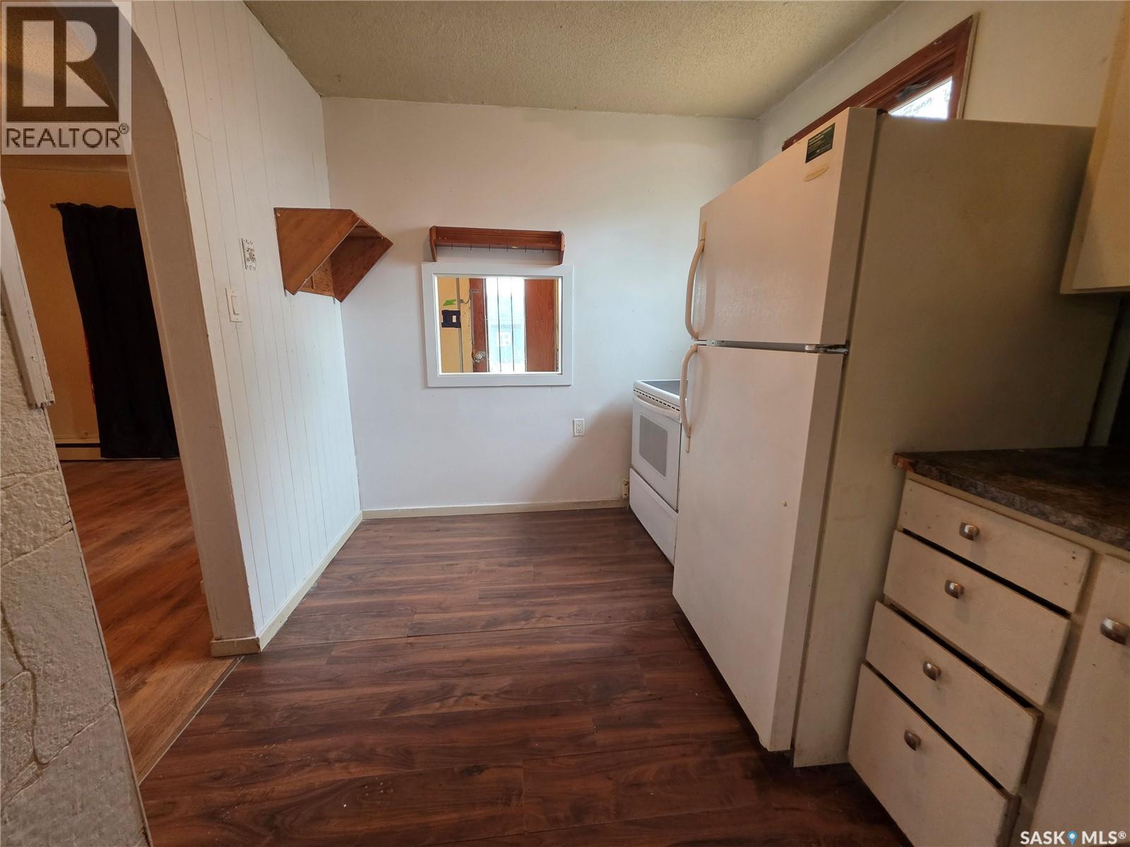 927 North Railway Street E, Swift Current, Saskatchewan  S9H 1E4 - Photo 5 - SK020804