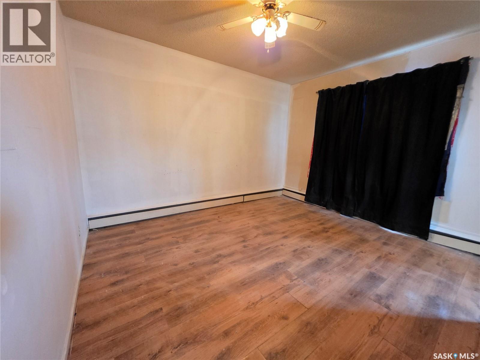 927 North Railway Street E, Swift Current, Saskatchewan  S9H 1E4 - Photo 6 - SK020804