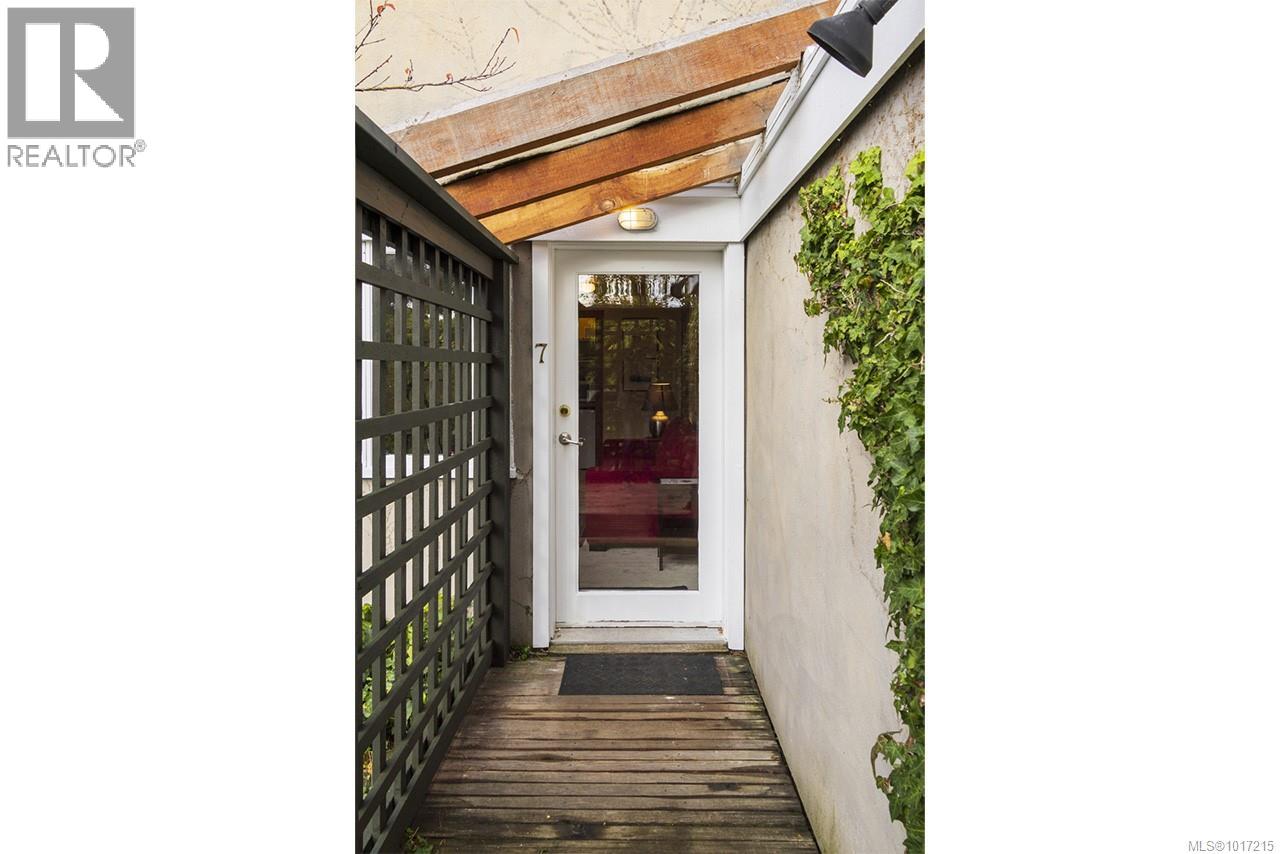 215 Mary St, Victoria, British Columbia  V9A 3V8 - Photo 22 - 1017215