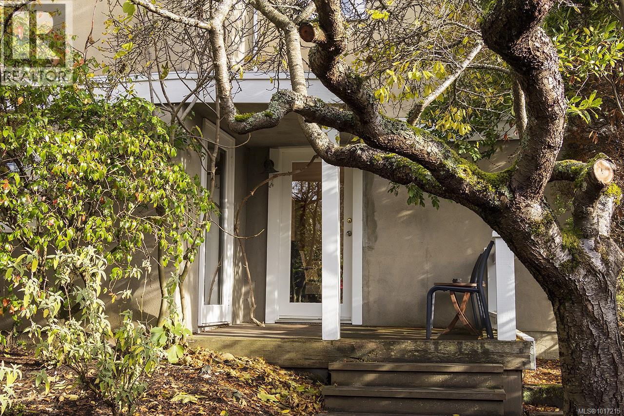 215 Mary St, Victoria, British Columbia  V9A 3V8 - Photo 23 - 1017215