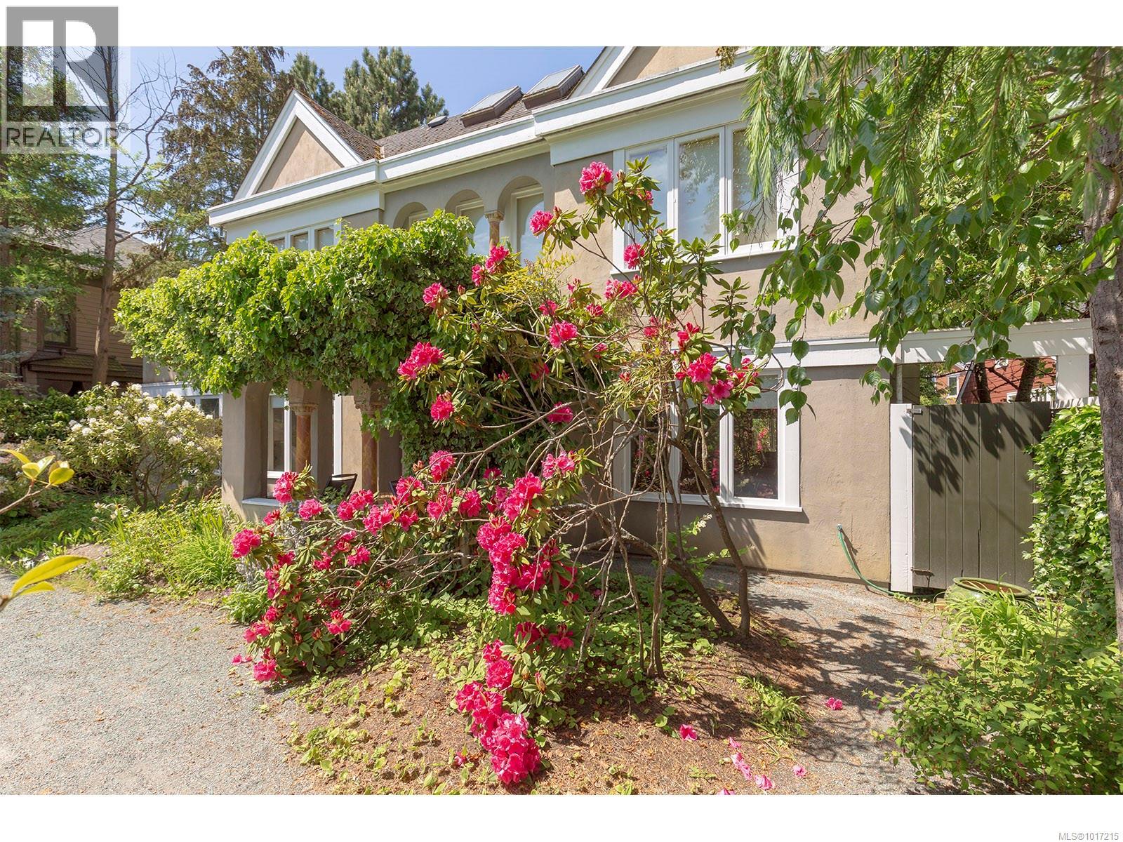 215 Mary St, Victoria, British Columbia  V9A 3V8 - Photo 24 - 1017215