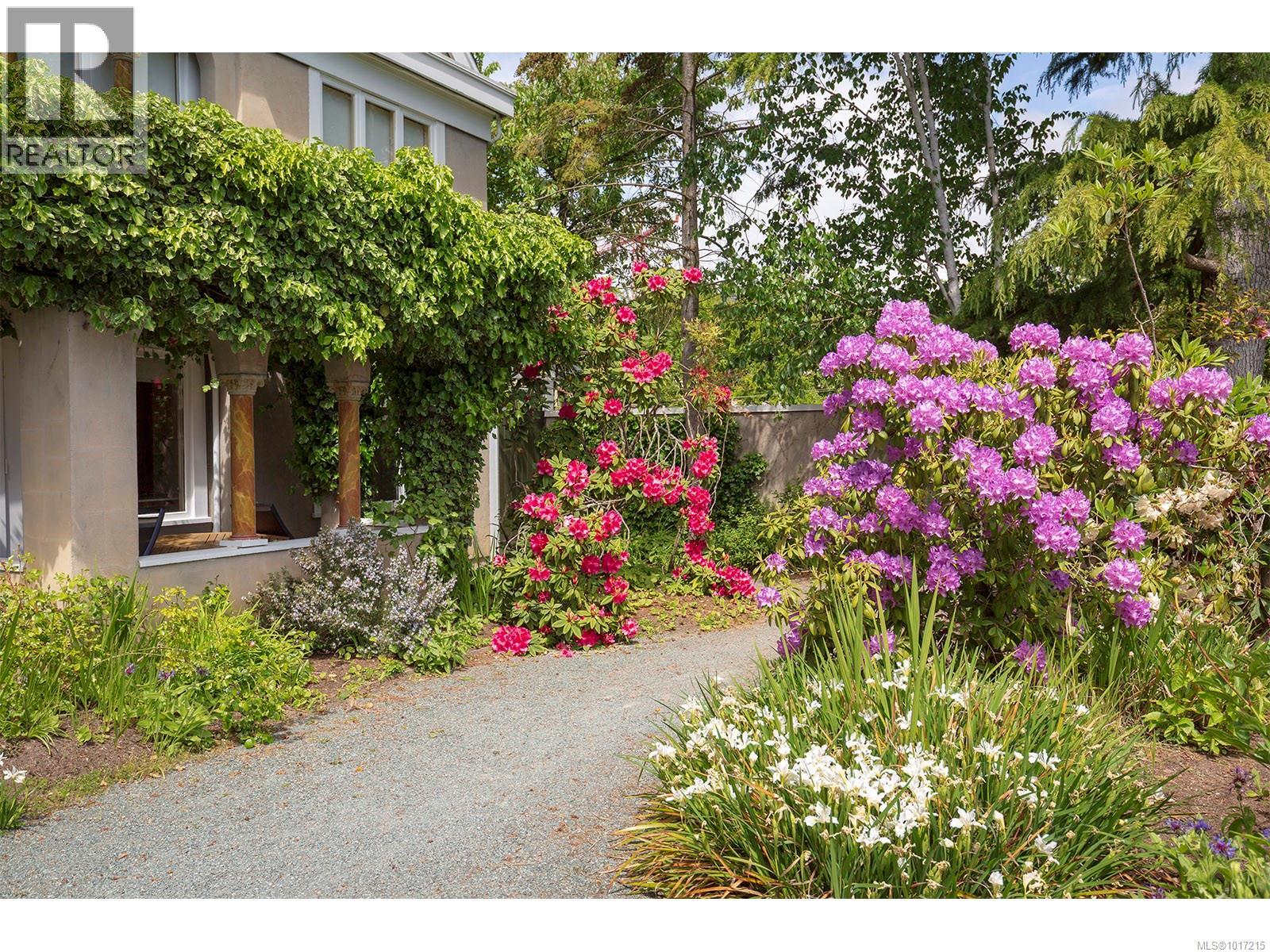 215 Mary St, Victoria, British Columbia  V9A 3V8 - Photo 26 - 1017215