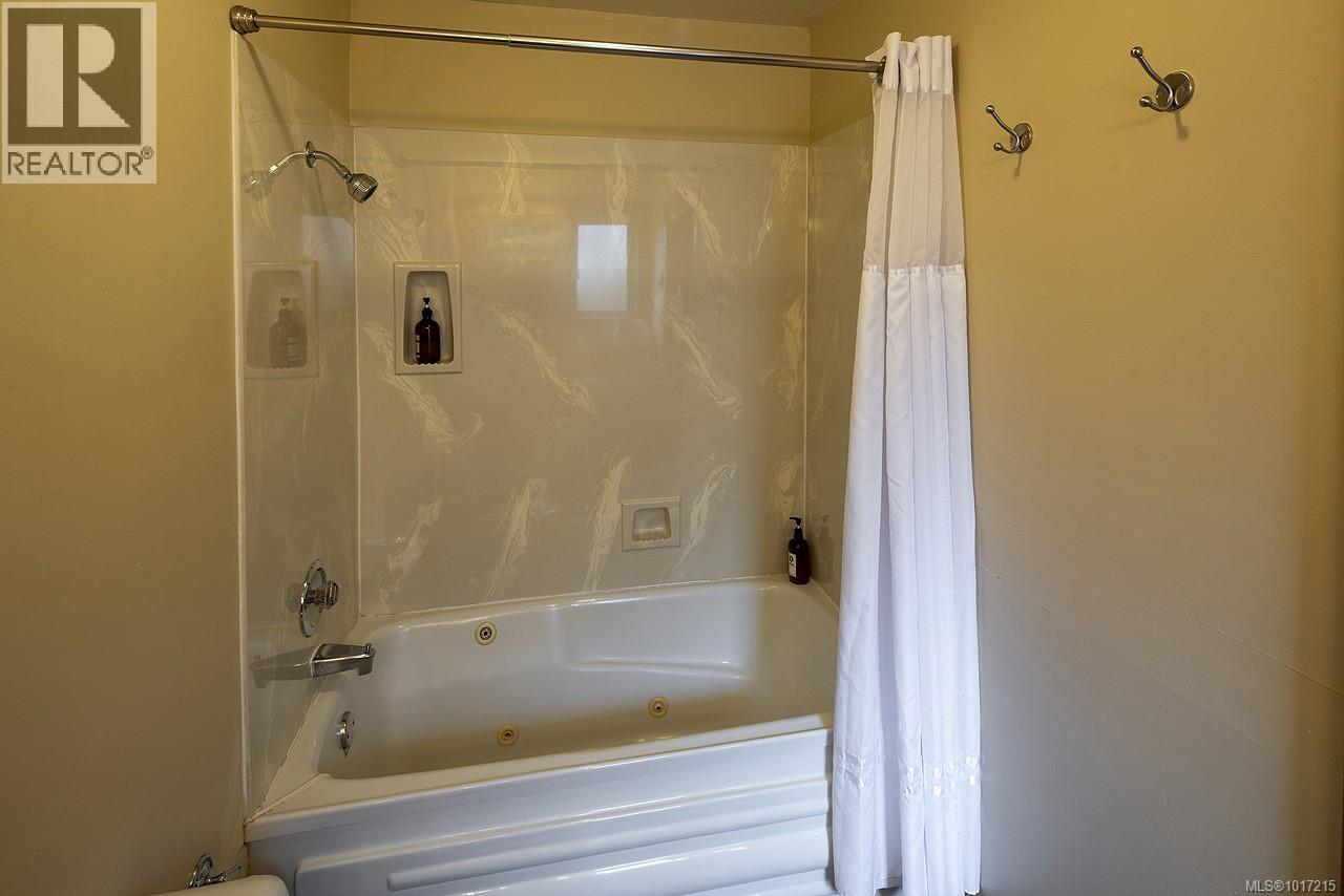 215 Mary St, Victoria, British Columbia  V9A 3V8 - Photo 7 - 1017215