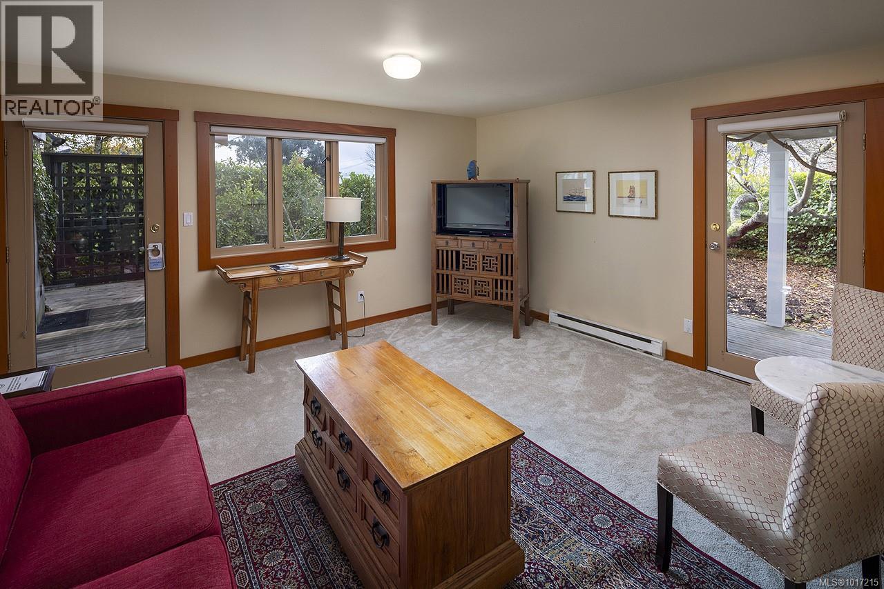 215 Mary St, Victoria, British Columbia  V9A 3V8 - Photo 8 - 1017215