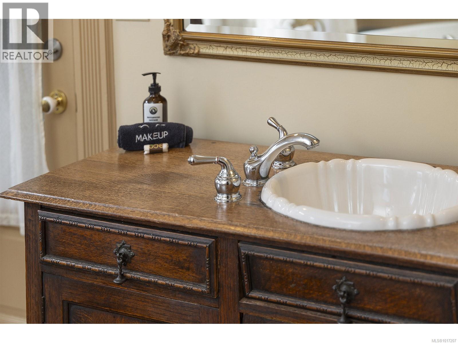 332 Catherine St, Victoria, British Columbia  V9A 3S8 - Photo 11 - 1017207