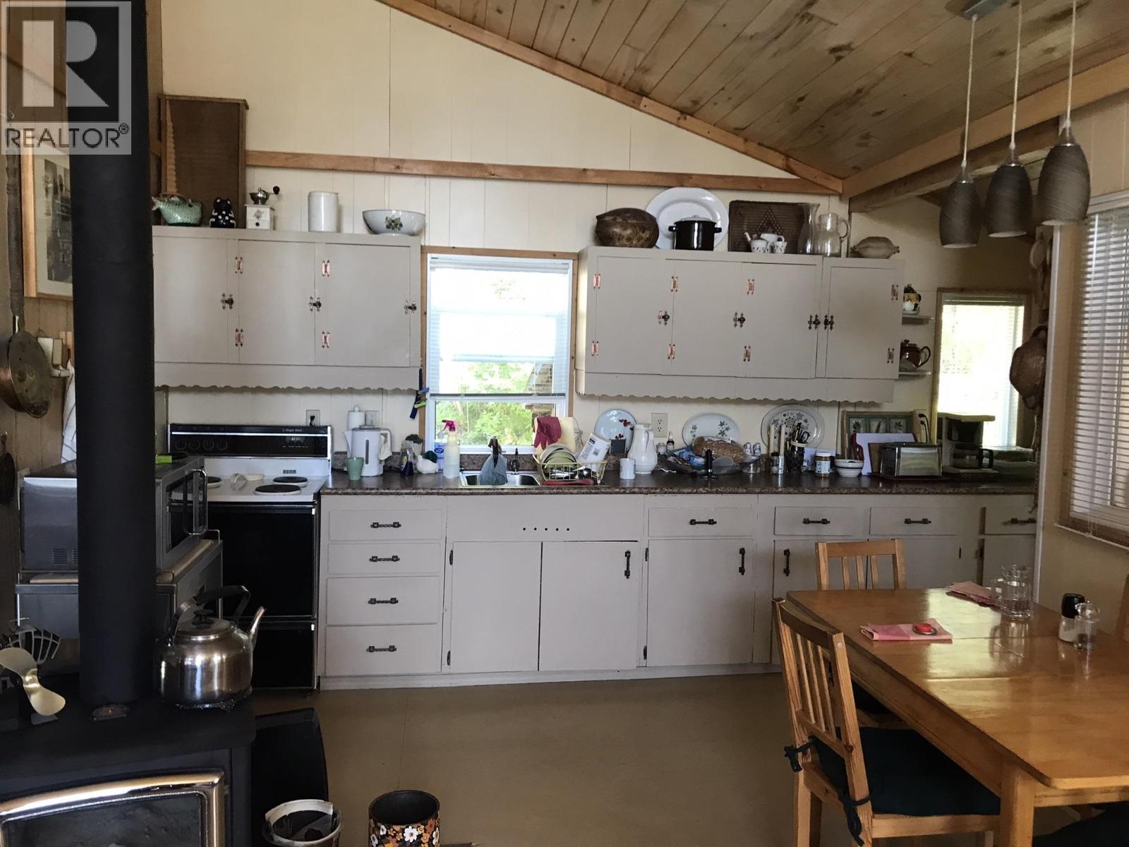 3548 Sellars Road, 100 Mile House, British Columbia  V0K 1L0 - Photo 16 - R3052024