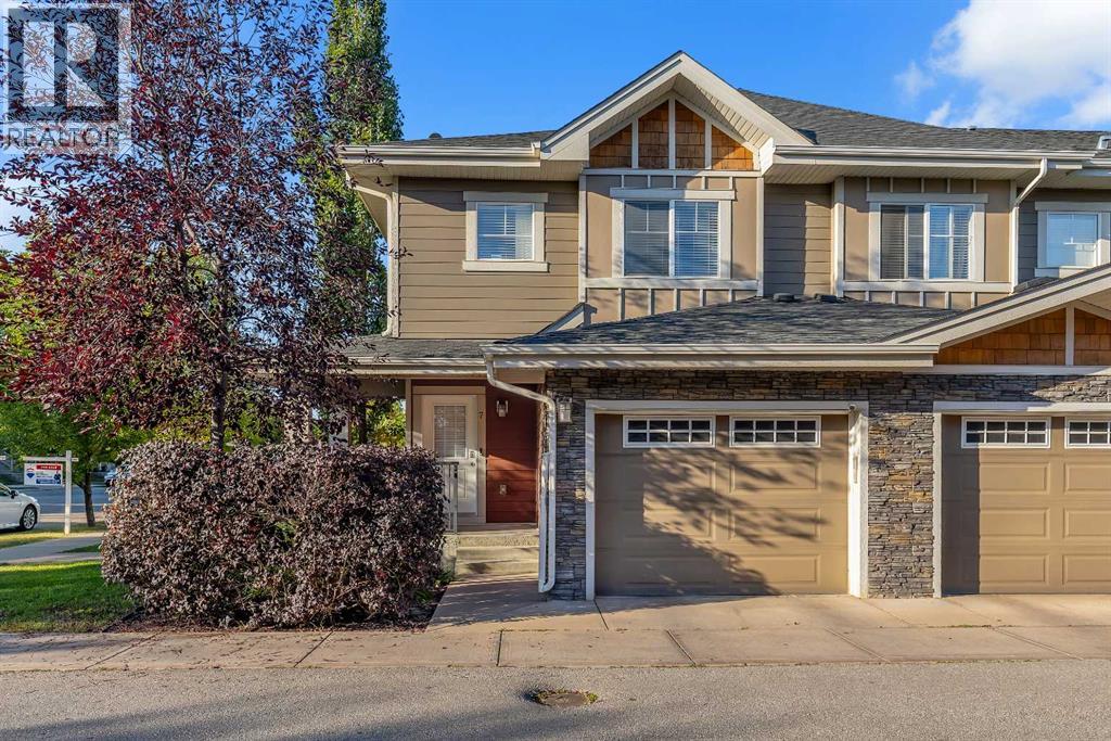 7 West Coach Manor SW, Calgary, Alberta
