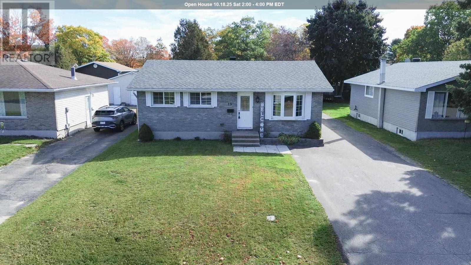 19 Macmurray Ave, Sault Ste. Marie, Ontario  P6A 5W7 - Photo 1 - SM252978