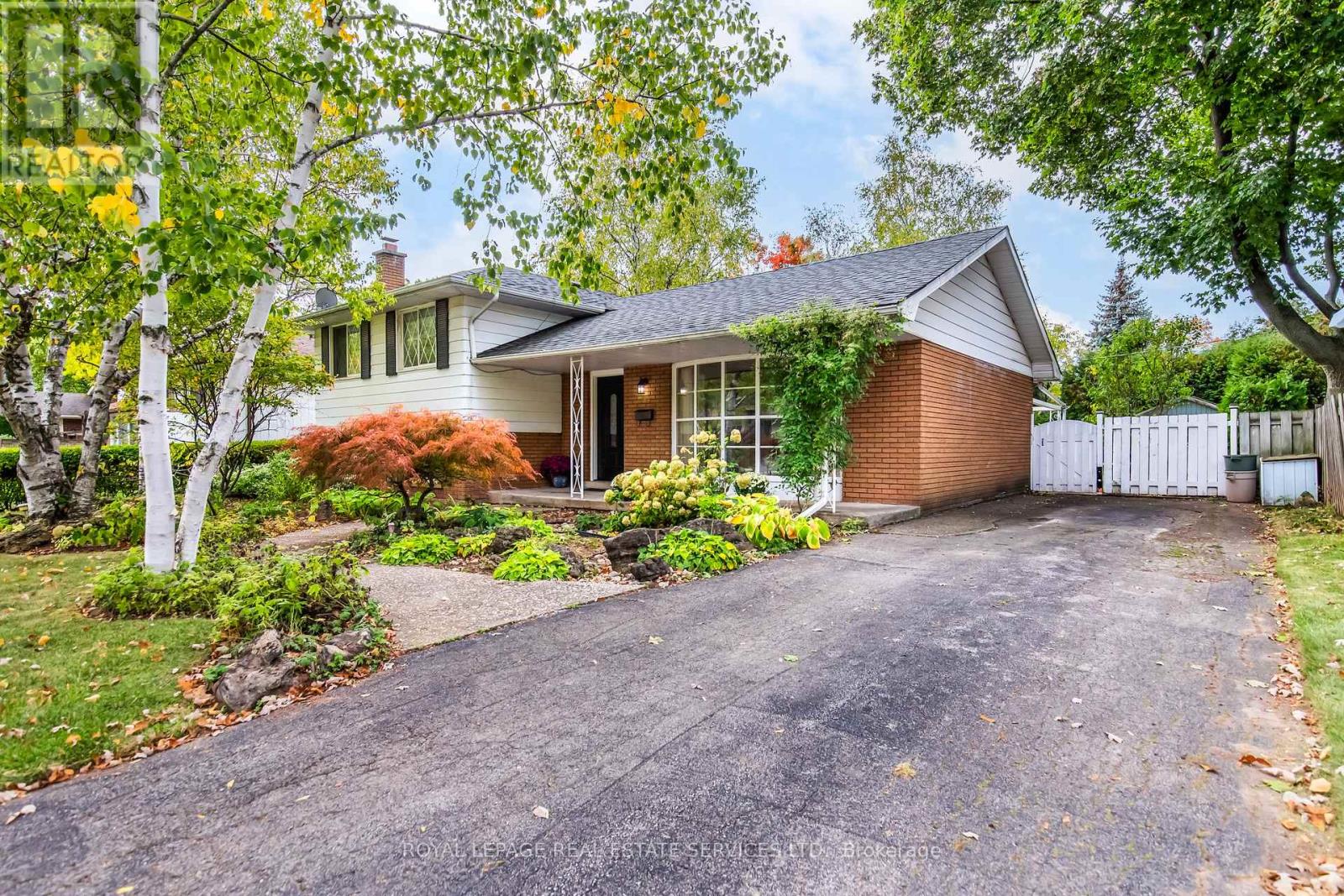 264 Tottenham Road, Burlington, Ontario  L7L 4G7 - Photo 7 - W12457349