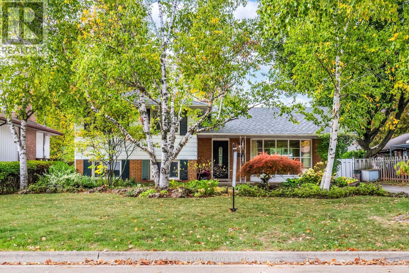 264 Tottenham Road, Burlington, Ontario  L7L 4G7 - Photo 3 - W12457349