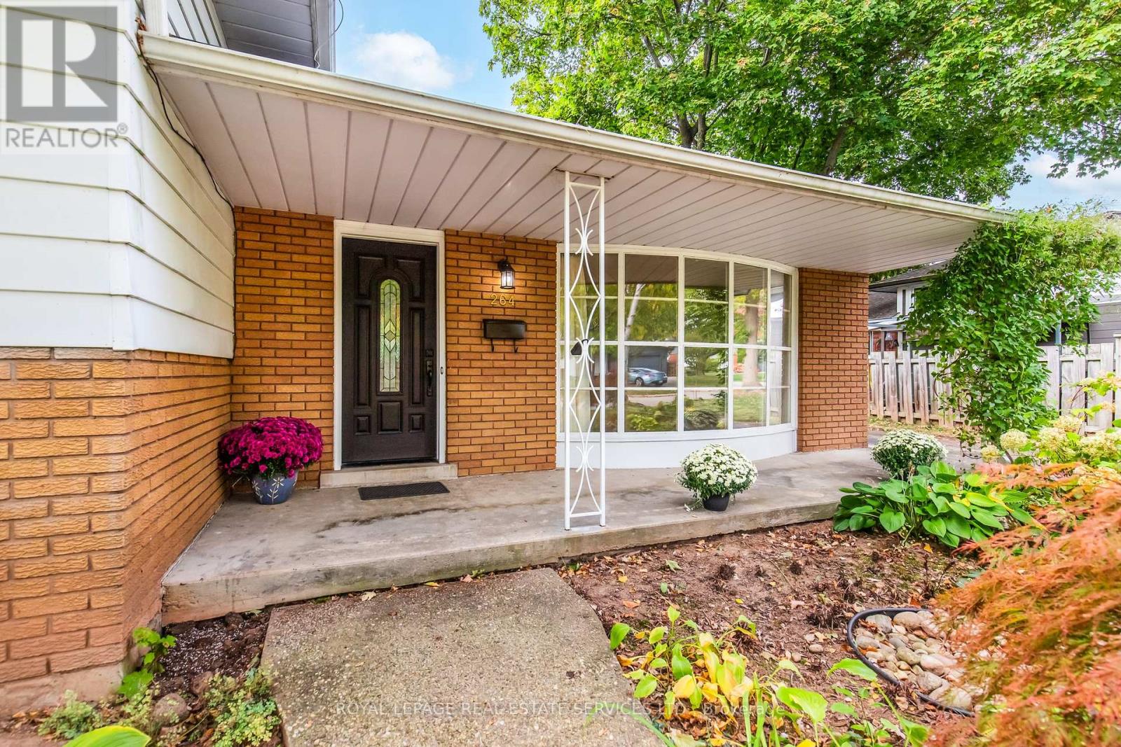 264 Tottenham Road, Burlington, Ontario  L7L 4G7 - Photo 8 - W12457349