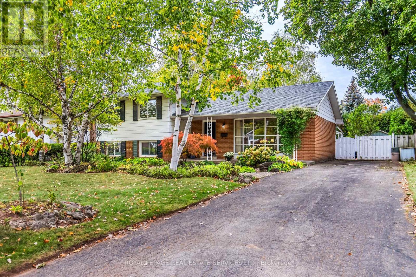264 Tottenham Road, Burlington, Ontario  L7L 4G7 - Photo 6 - W12457349