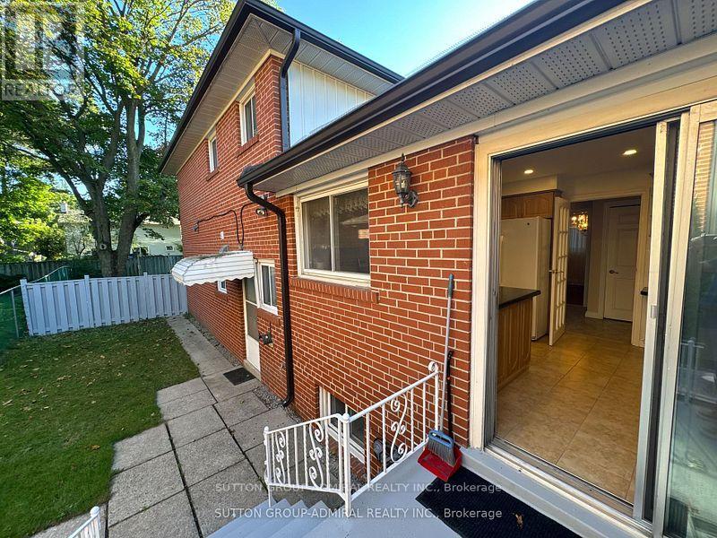 53 Bestview Drive, Toronto, Ontario  M2M 2X8 - Photo 11 - C12463840