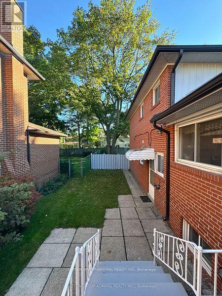 53 Bestview Drive, Toronto, Ontario  M2M 2X8 - Photo 13 - C12463840