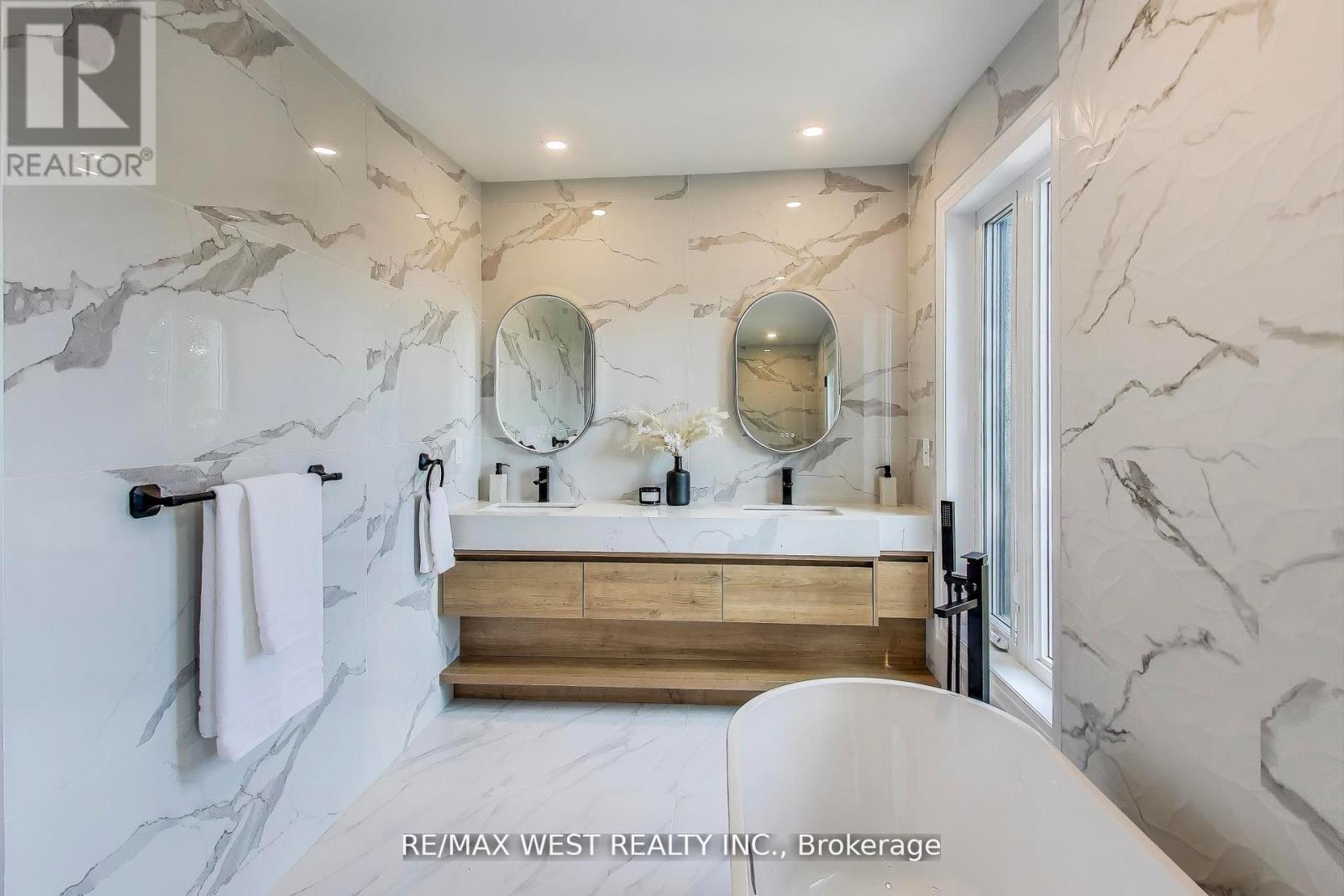 21 Rolyat Street, Toronto, Ontario  M6J 1S5 - Photo 15 - C12463860