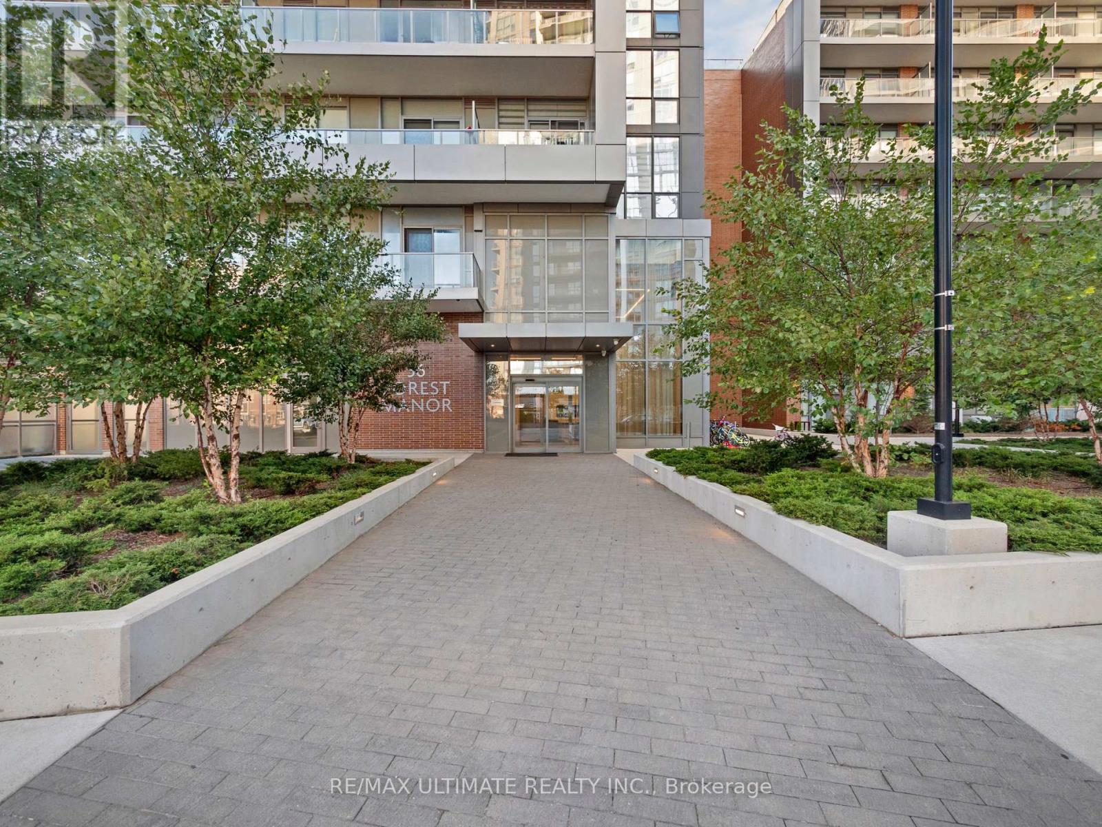 725 - 36 Forest Manor Road, Toronto, Ontario  M2J 1M5 - Photo 4 - C12463868