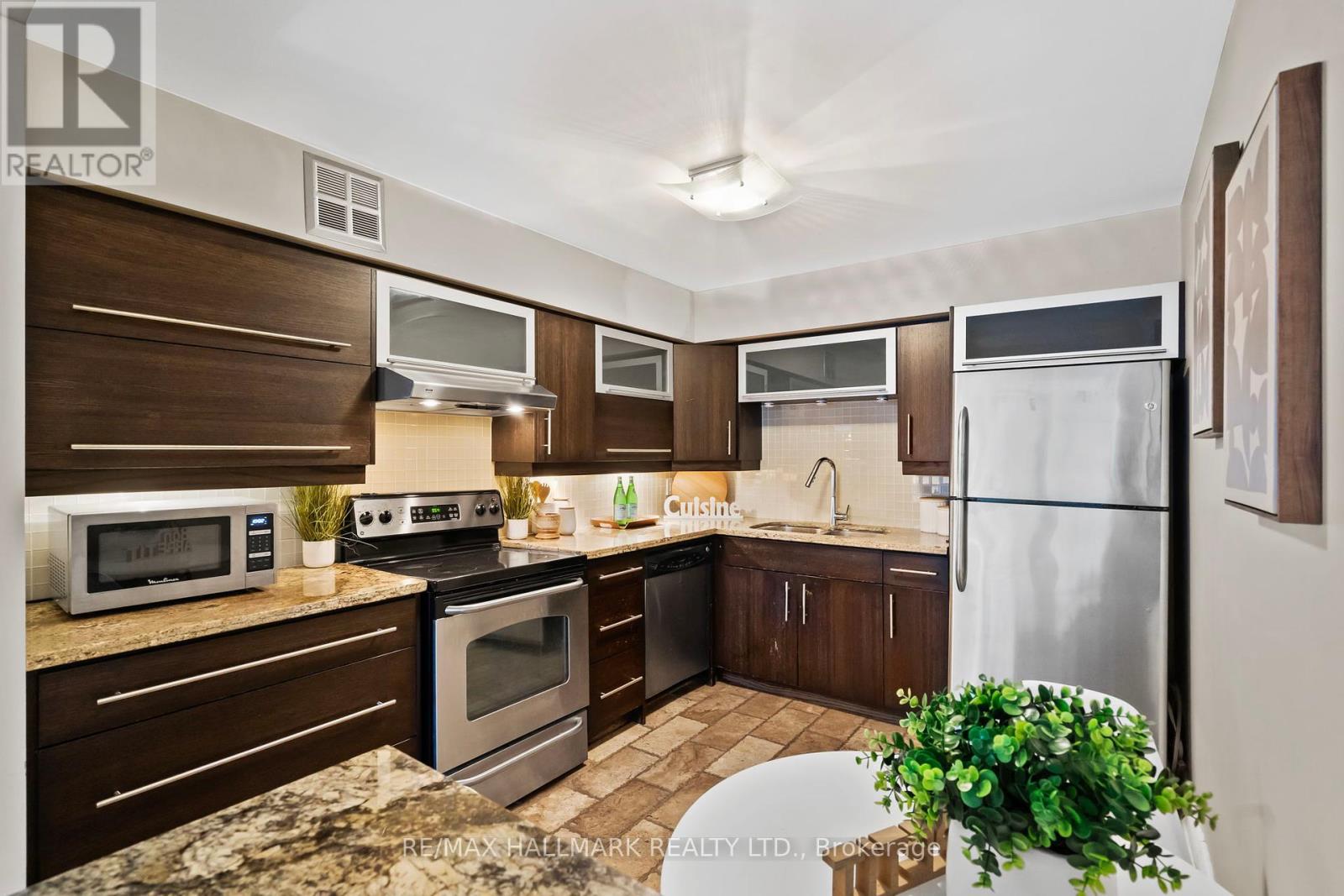 Th 15 - 260 Heath Street W, Toronto, Ontario  M5P 3L6 - Photo 15 - C12463929