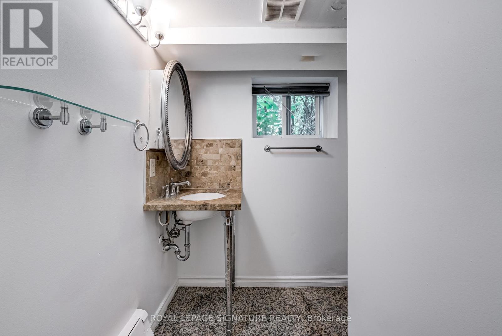 21 Robina Avenue, Toronto, Ontario  M6C 3Y5 - Photo 14 - C12463958