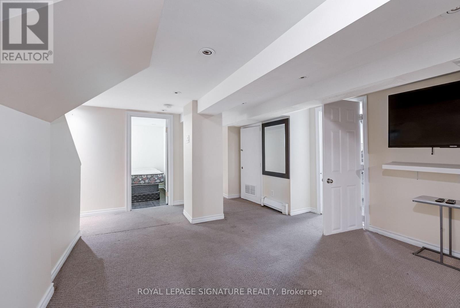 21 Robina Avenue, Toronto, Ontario  M6C 3Y5 - Photo 6 - C12463958