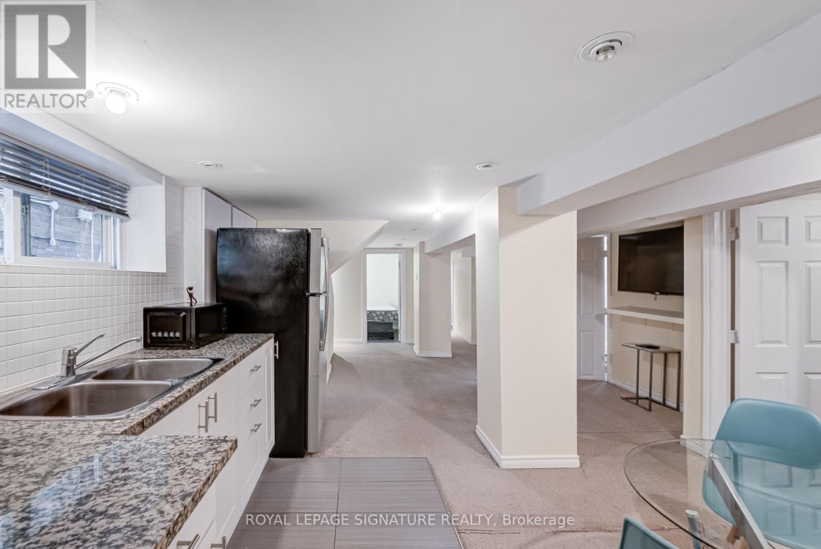 21 Robina Avenue, Toronto, Ontario  M6C 3Y5 - Photo 9 - C12463958