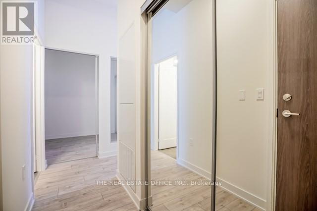 815w - 27 Bathurst Street, Toronto, Ontario  M5V 2P1 - Photo 3 - C12463965
