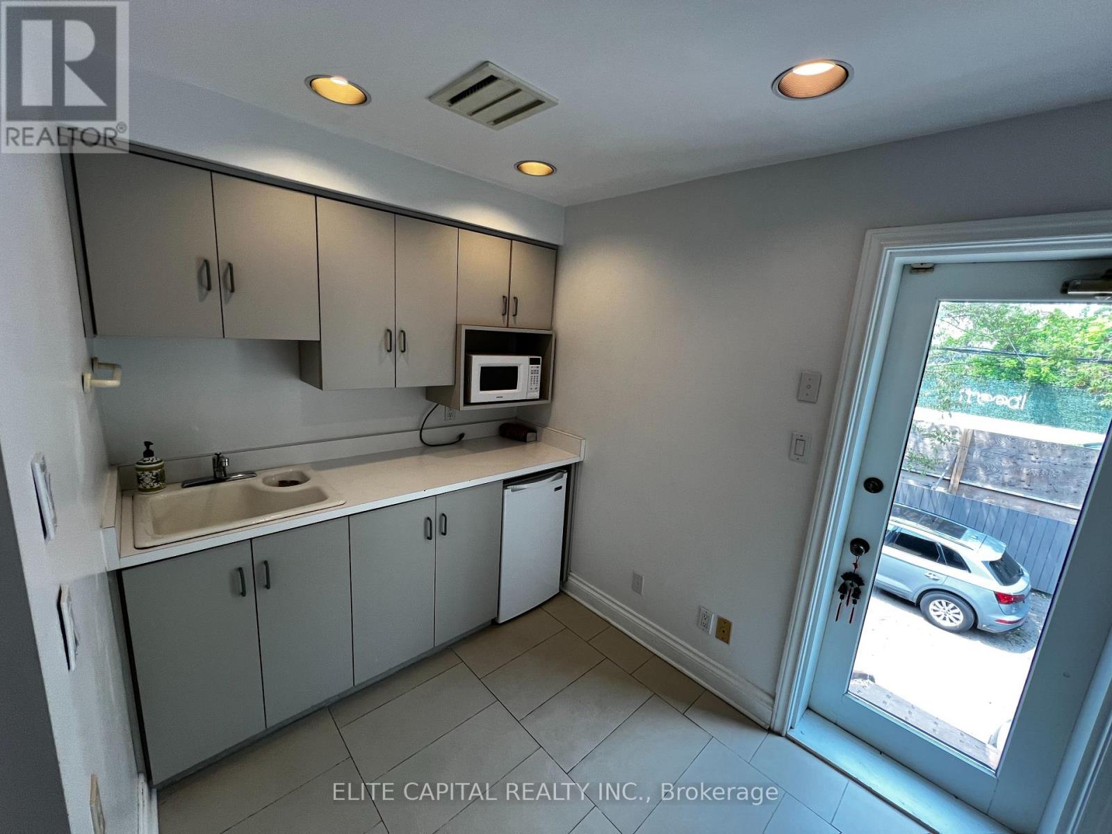 362 Dupont Street, Toronto, Ontario  M5R 1V9 - Photo 5 - C12463987