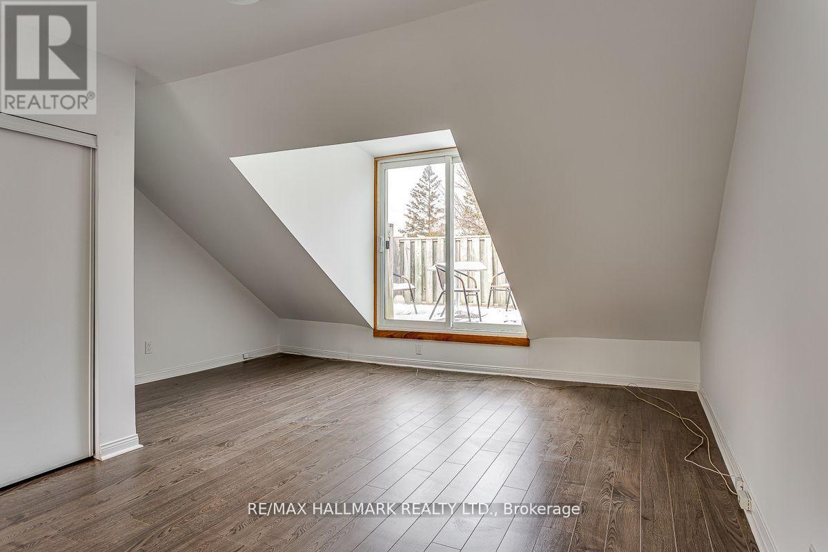 Upper - 48 Strathcona Avenue, Toronto, Ontario  M4J 1G8 - Photo 11 - E12463856