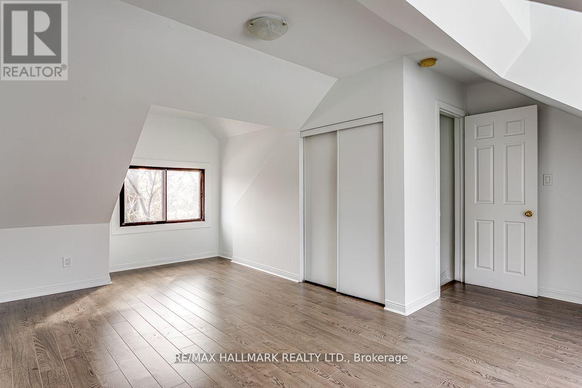 Upper - 48 Strathcona Avenue, Toronto, Ontario  M4J 1G8 - Photo 12 - E12463856