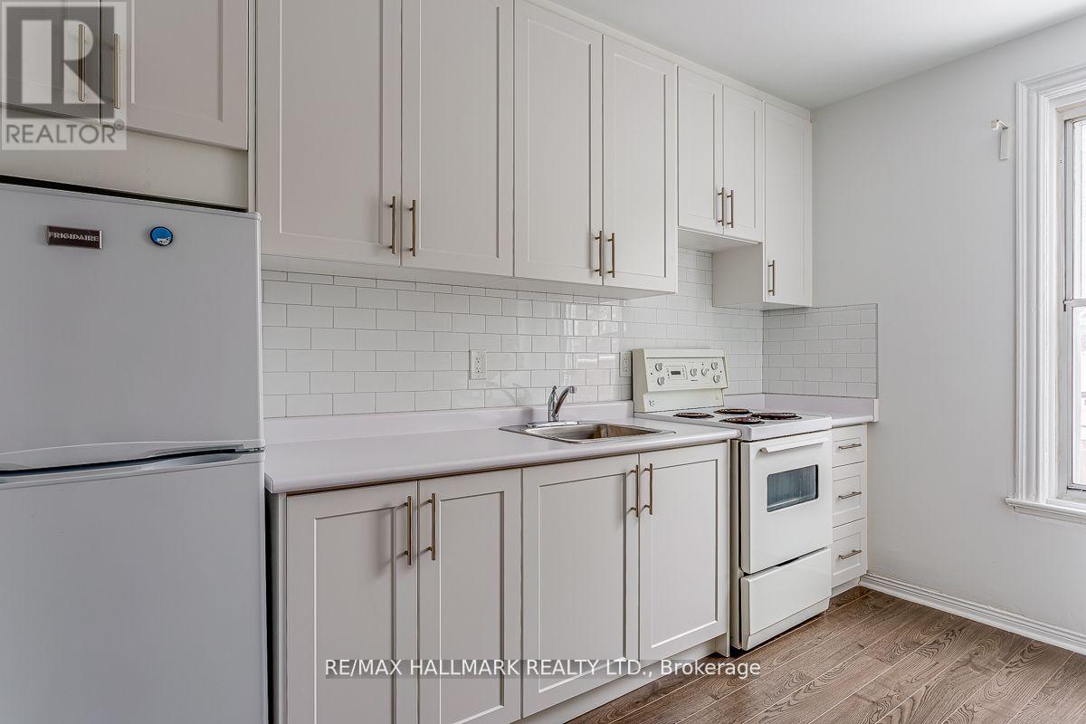 Upper - 48 Strathcona Avenue, Toronto, Ontario  M4J 1G8 - Photo 5 - E12463856