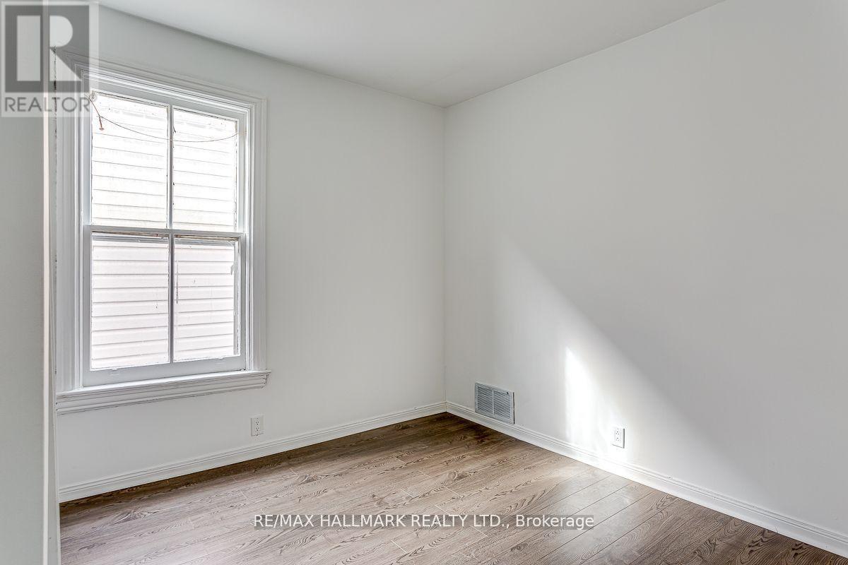 Upper - 48 Strathcona Avenue, Toronto, Ontario  M4J 1G8 - Photo 8 - E12463856