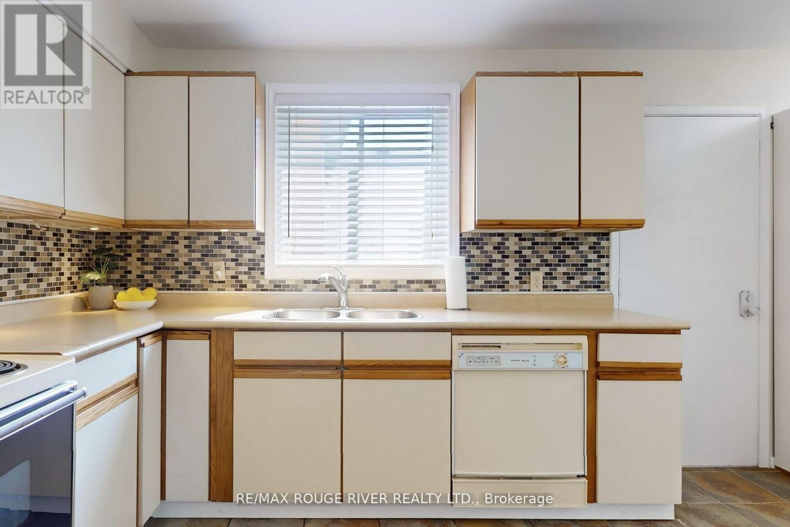 18 Darlingside Drive, Toronto, Ontario  M1E 3N8 - Photo 11 - E12463874
