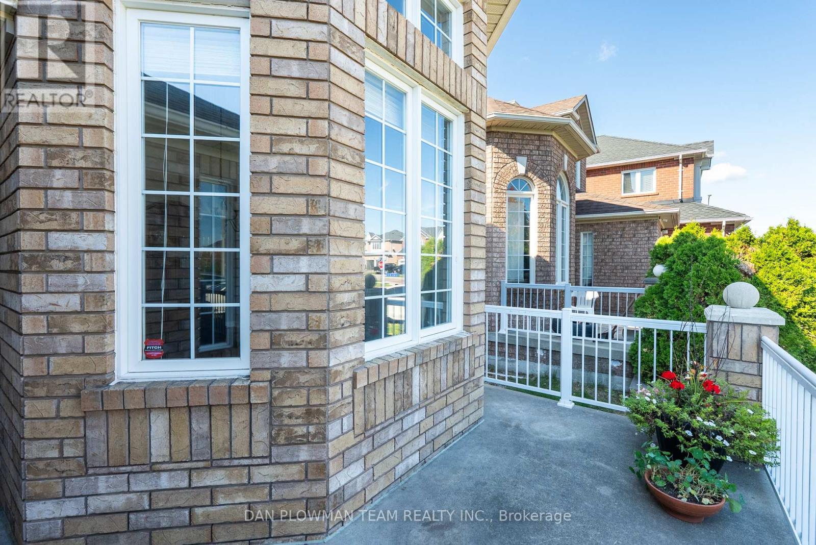 6 Tormina Boulevard, Whitby, Ontario  L1R 3B2 - Photo 3 - E12463898