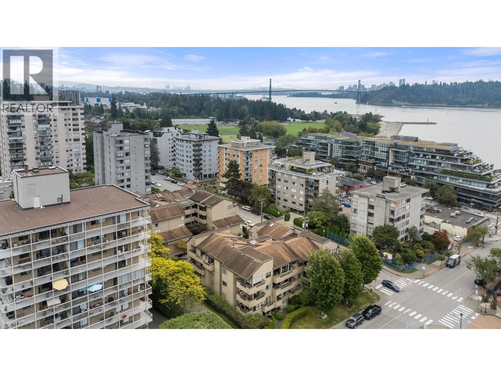 206 1363 Clyde Avenue, West Vancouver, British Columbia  V7T 2W9 - Photo 2 - R3058781