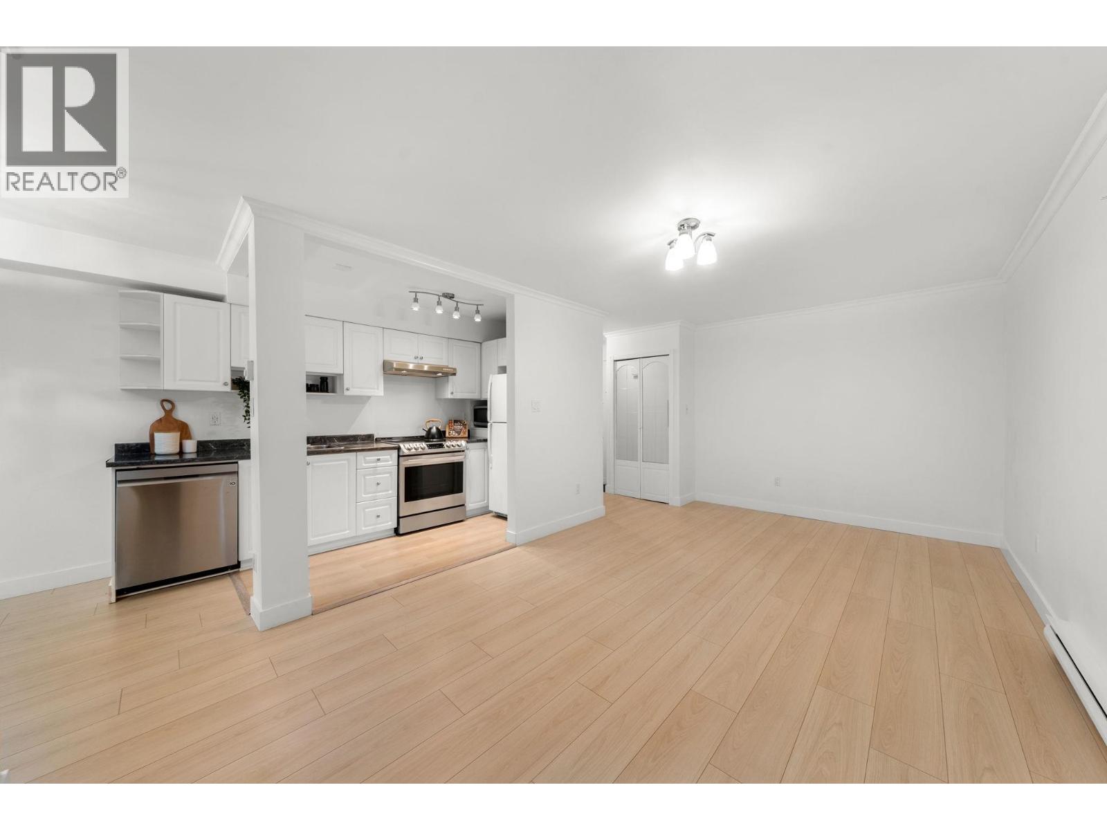 206 1363 Clyde Avenue, West Vancouver, British Columbia  V7T 2W9 - Photo 5 - R3058781