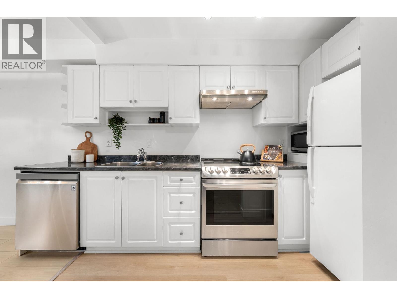 206 1363 Clyde Avenue, West Vancouver, British Columbia  V7T 2W9 - Photo 6 - R3058781