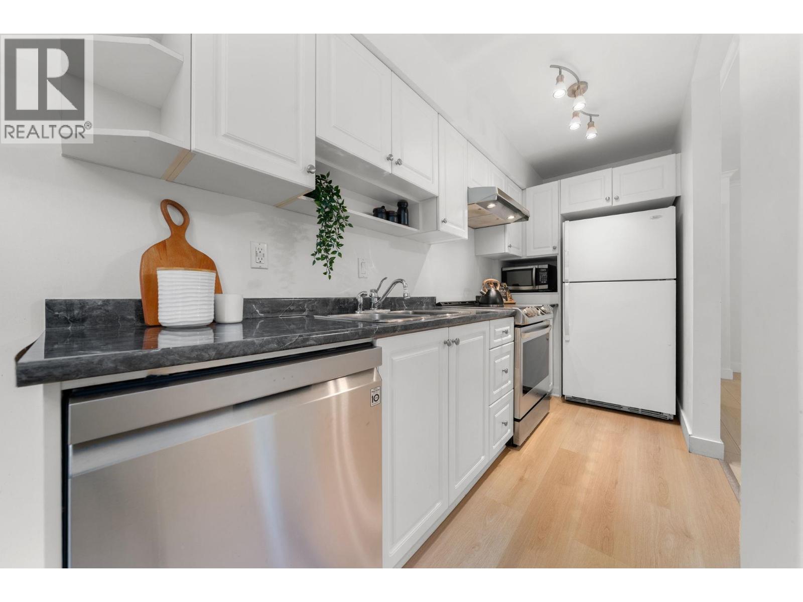 206 1363 Clyde Avenue, West Vancouver, British Columbia  V7T 2W9 - Photo 7 - R3058781