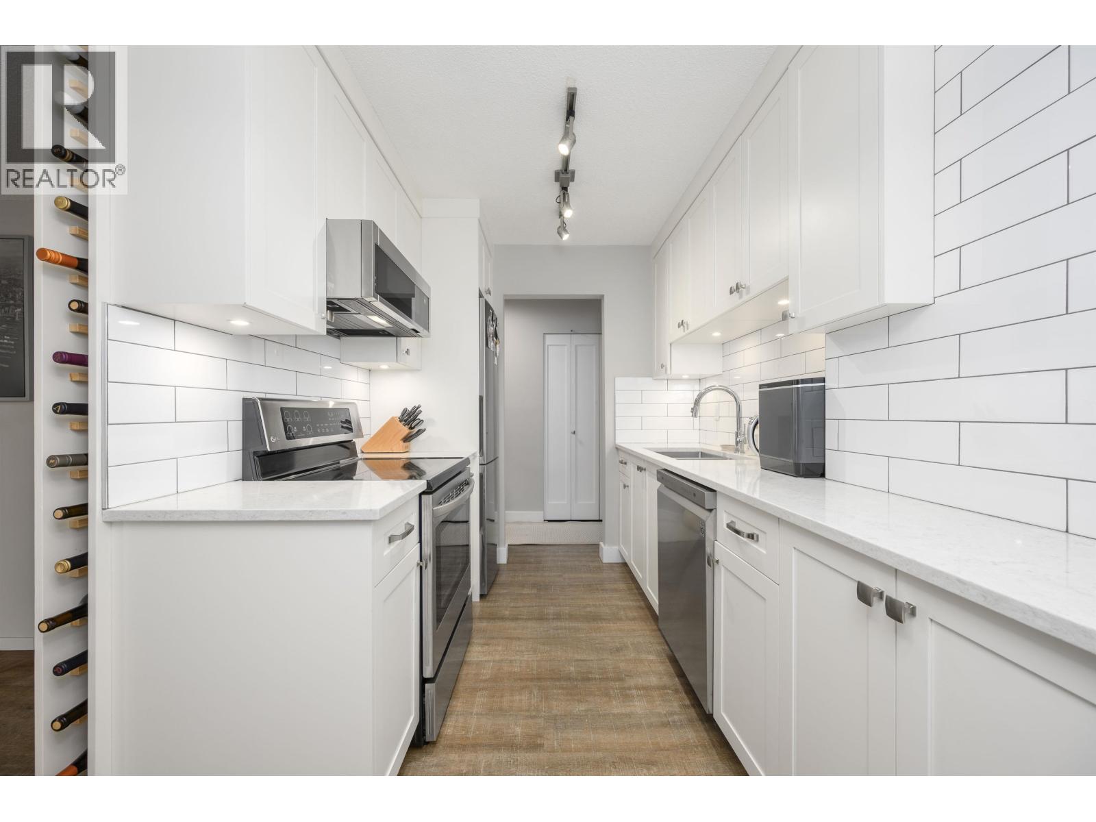 105 308 W 2nd Street, North Vancouver, British Columbia  V7M 1E1 - Photo 3 - R3058795